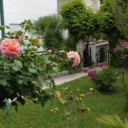 Jozefina Apartment *
